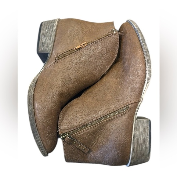 Very G Booties Slip On Side Zipper Closure Tan Womens Size 11 - Picture 6 of 13